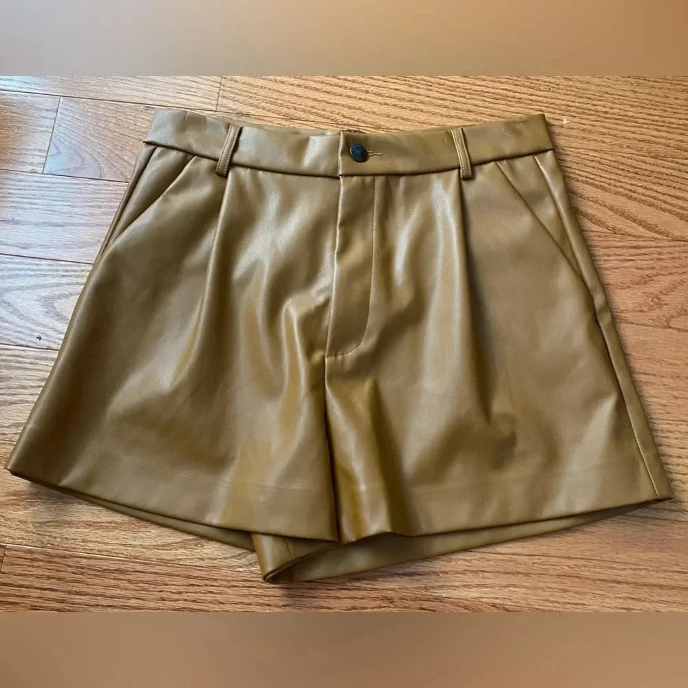Vibrant m.i.u Tan Faux Leather Shorts Size Large